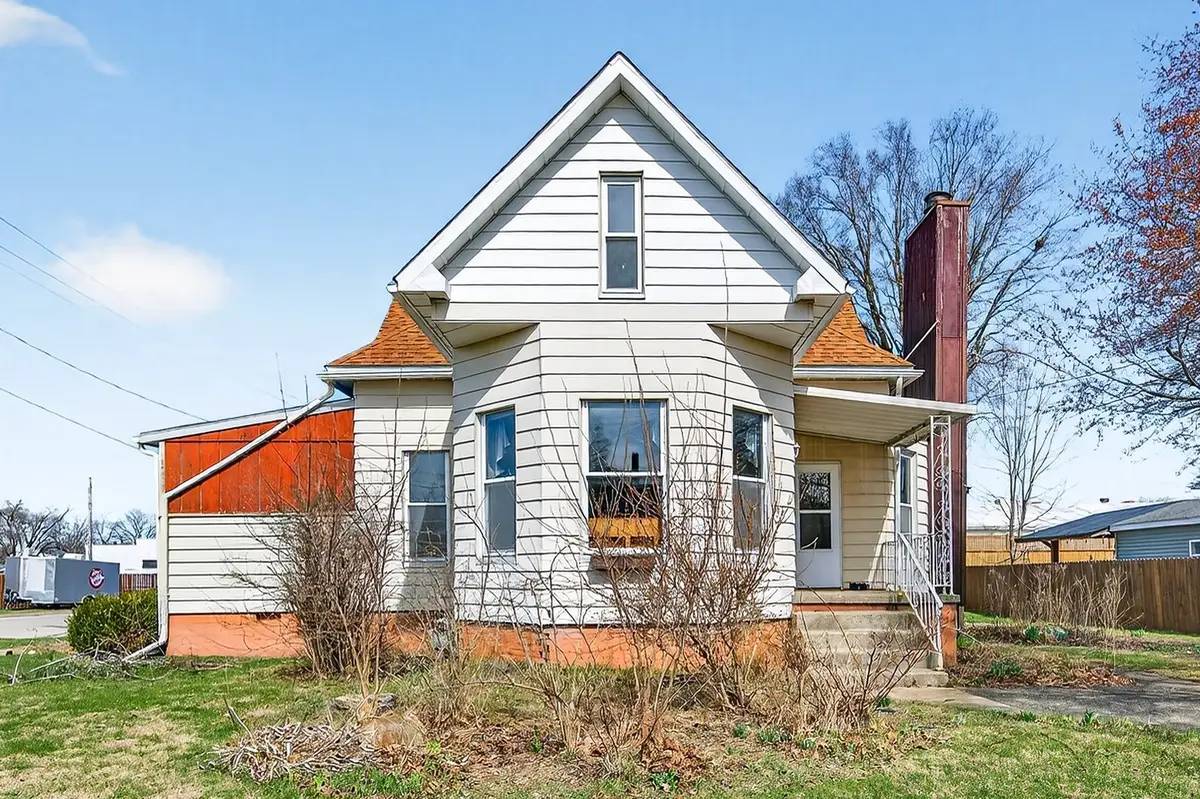 906 Peoria Street, Lincoln, IL 62656 - #1