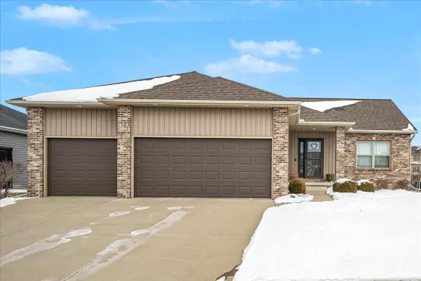 5802 Sugarberry Road, Bloomington, IL 61705