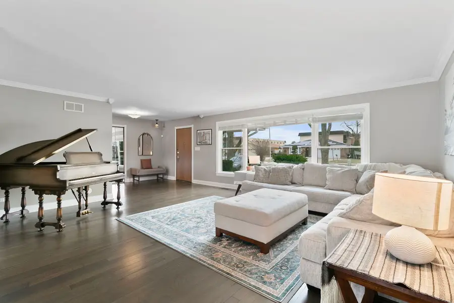 9212 S Komensky Avenue, Oak Lawn, IL 60453 - #2