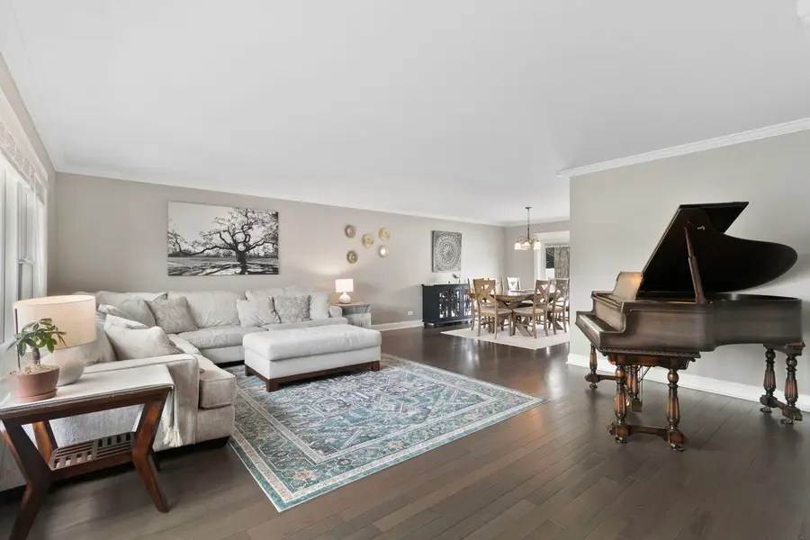 9212 S Komensky Avenue, Oak Lawn, IL 60453 - #3