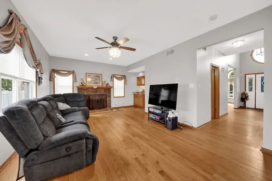 10745 Lockwood Avenue, Oak Lawn, IL 60453 - #3