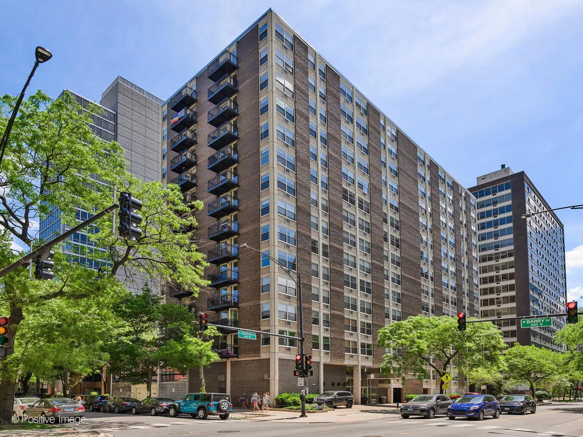 3033 N Sheridan Road #M1, Chicago, IL 60657 - #1