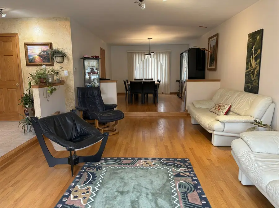 5312 Pratt Avenue, Skokie, IL 60077 - #3