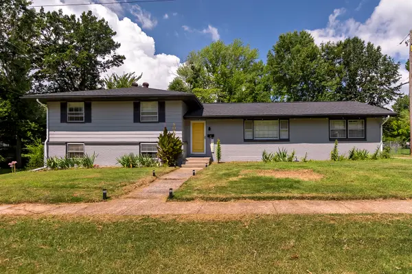 804 S Valley Road, Carbondale, IL 62901