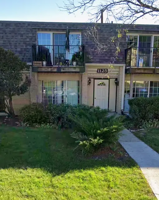 1125 Pleasant Run Drive #807, Wheeling, IL 60090