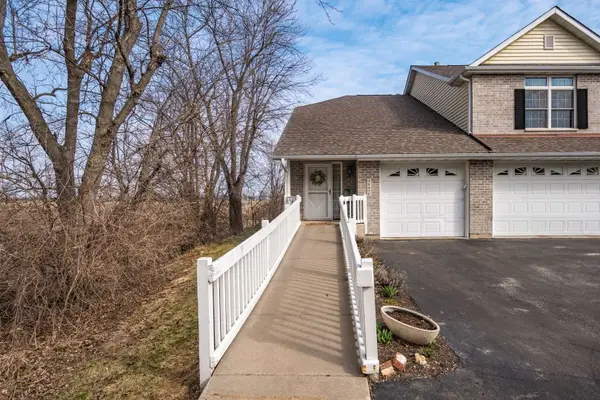 3805 South Pointe Drive #F, DeKalb, IL 60115