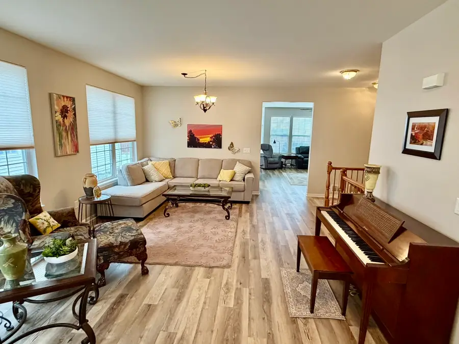 16637 Serene Lake Way, Crest Hill, IL 60403 - #3