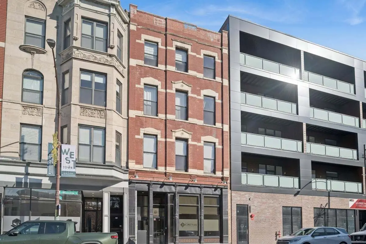 701 N Milwaukee Avenue #4R, Chicago, IL 60642 - #1