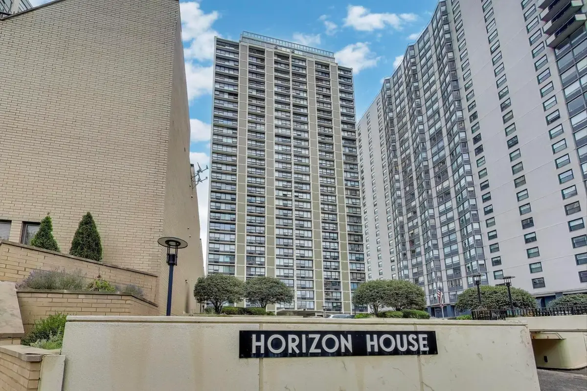 5733 N Sheridan Road #23B, Chicago, IL 60660 - #1