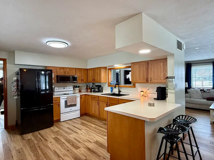 804 S Victor Street, Christopher, IL 62822 - Image #2