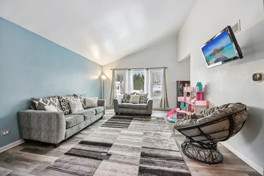 410 W Riverside Drive, Lakemoor, IL 60051 - Image #2