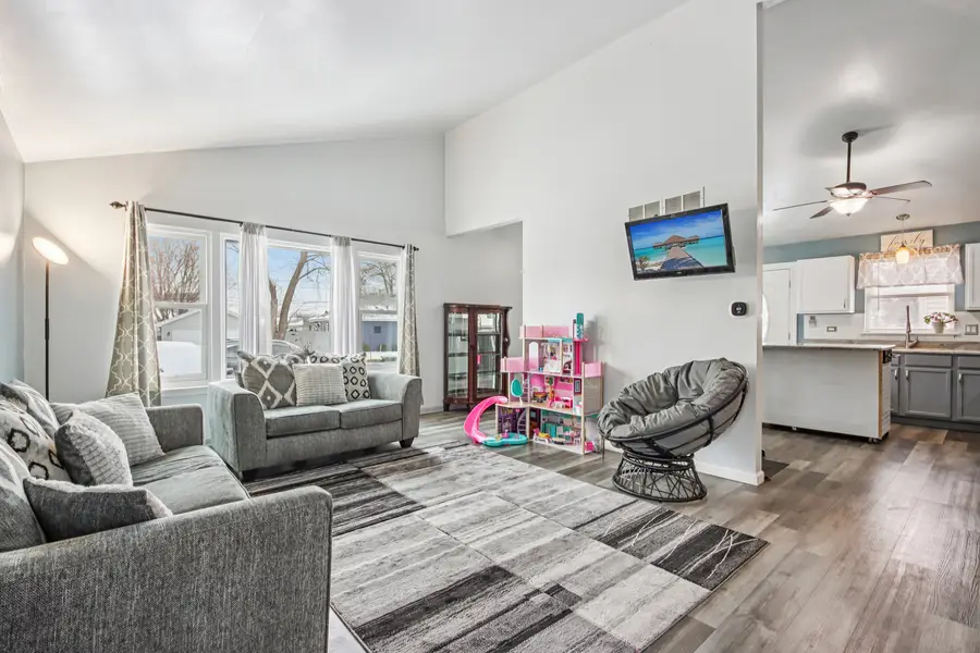 410 W Riverside Drive, Lakemoor, IL 60051 - Image #3