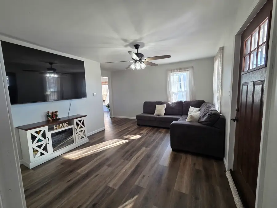 908 1st Avenue, Sterling, IL 61081 - Image #2