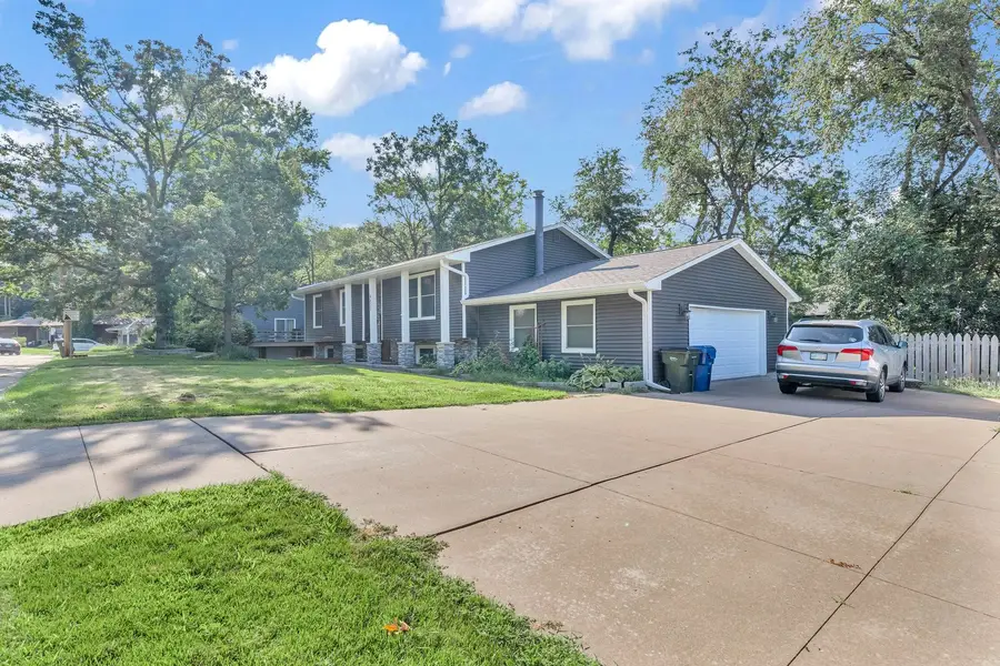4405 Canterbury Lane, Davenport, IA 52806 - #3