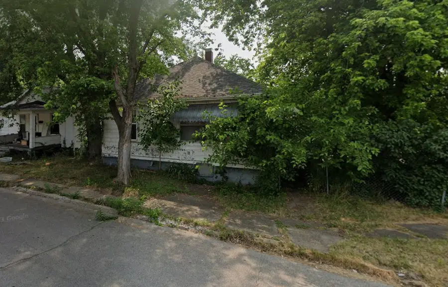 666 N Avenue B, Canton, IL 61520 - #3