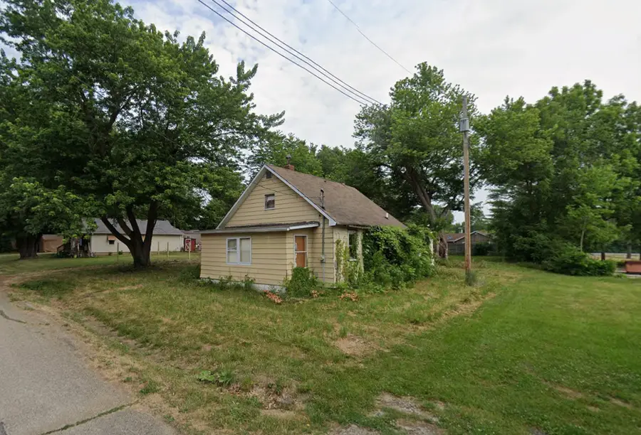 153 E Main Street, Canton, IL 61520 - #3