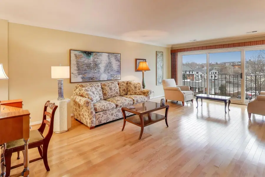 441 N Park Boulevard #4B, Glen Ellyn, IL 60137 - #3