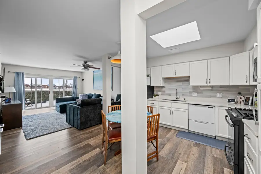 7041 W Touhy Avenue #607, Niles, IL 60714 - Image #2