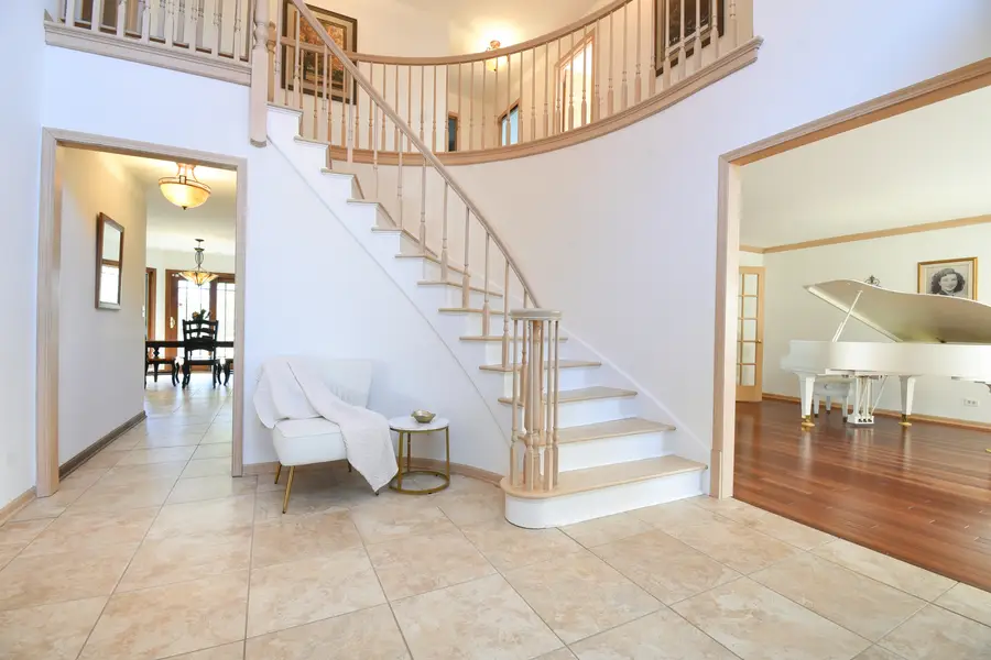 307 Anne Court, Prospect Heights, IL 60070 - Image #2