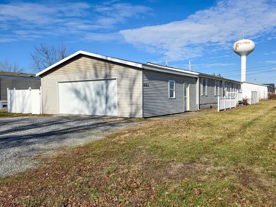 603 N Worthey Street, Flora, IL 62839 - Image #2