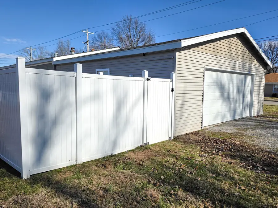 603 N Worthey Street, Flora, IL 62839 - Image #3