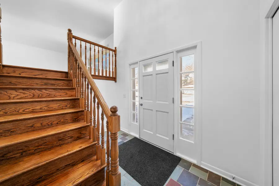 601 Edwards Avenue, West Dundee, IL 60118 - Image #2