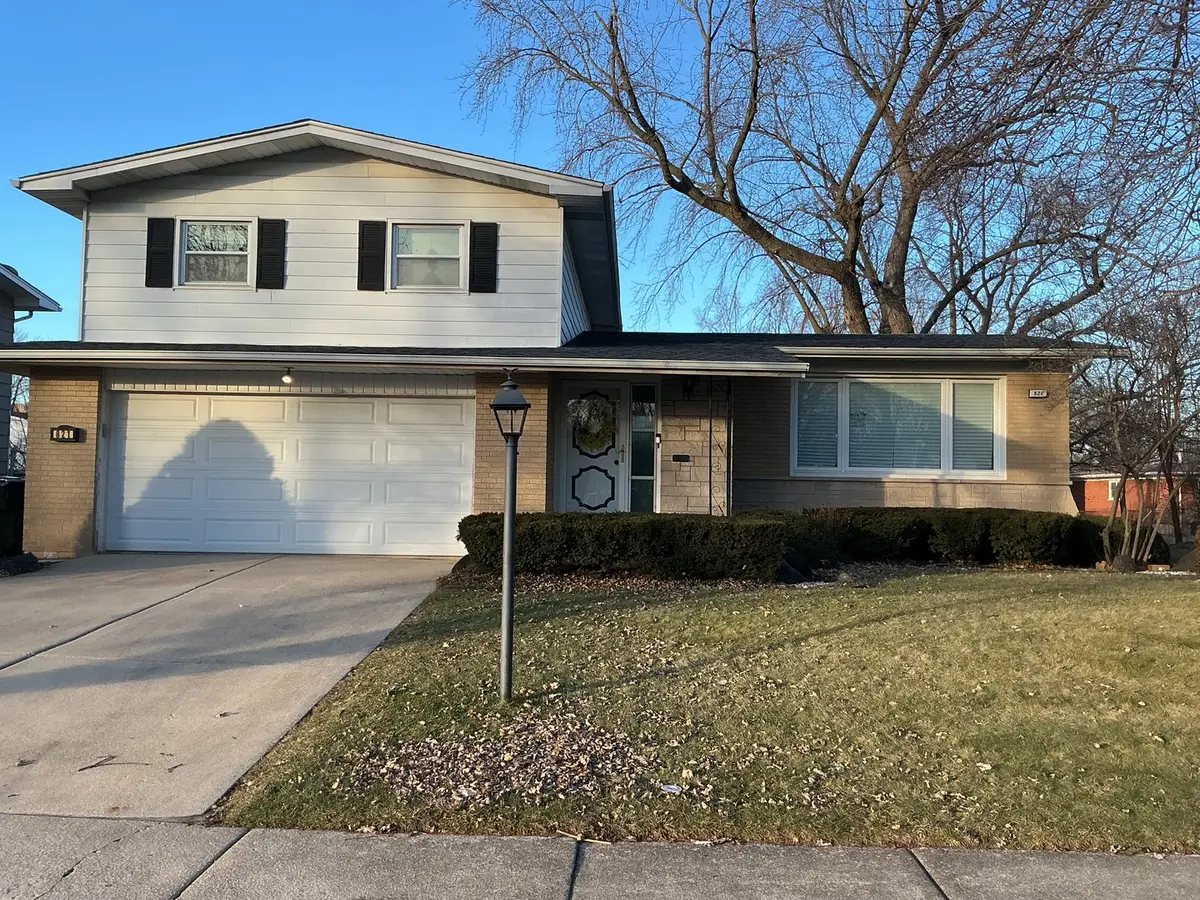 821 W Manor Court, Glenwood, IL 60425 - Image #1