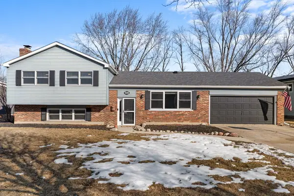 228 Wellington Drive, Crystal Lake, IL 60014