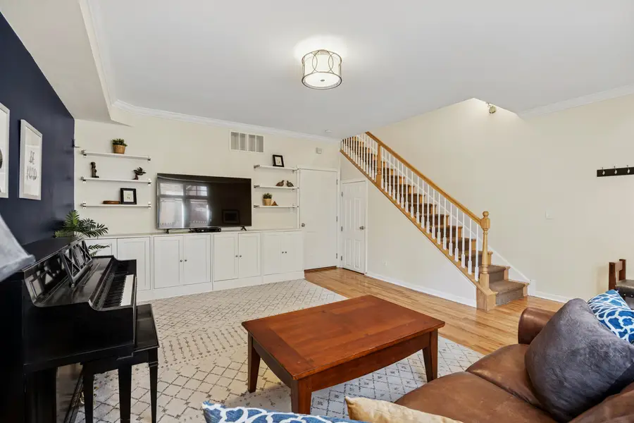 422 Pennsylvania Way, Oak Park, IL 60302 - #3