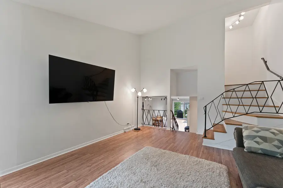 381 N 4th Avenue #B, Des Plaines, IL 60016 - Image #2