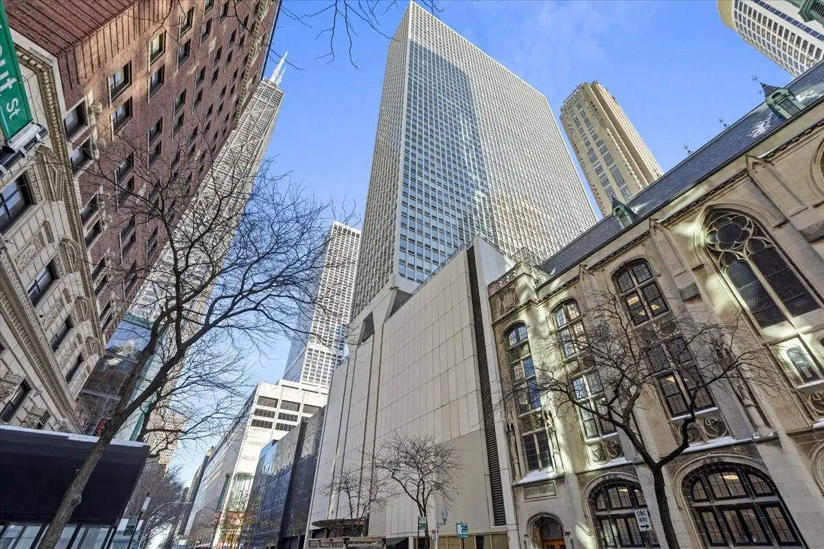 111 E Chestnut Street #16H, Chicago, IL 60611 - Image #1