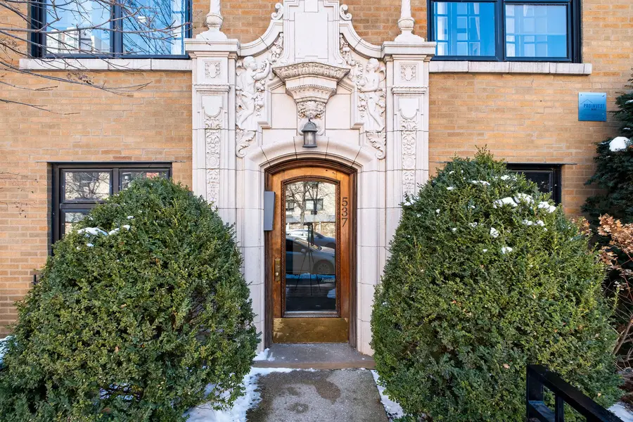 537 W Roscoe Street #2, Chicago, IL 60657 - #2