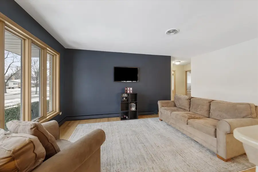 878 S Parkside Avenue, Elmhurst, IL 60126 - #3