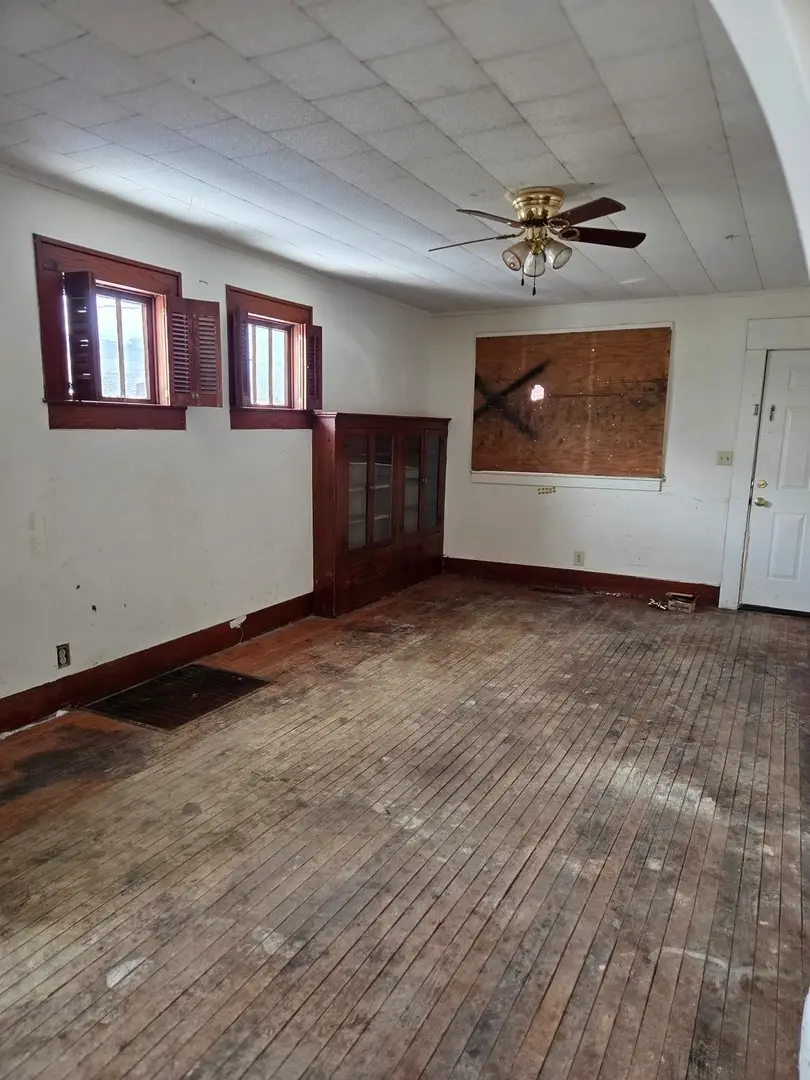 207 E Dayton Street, Harrisburg, IL 62946 - Image #3