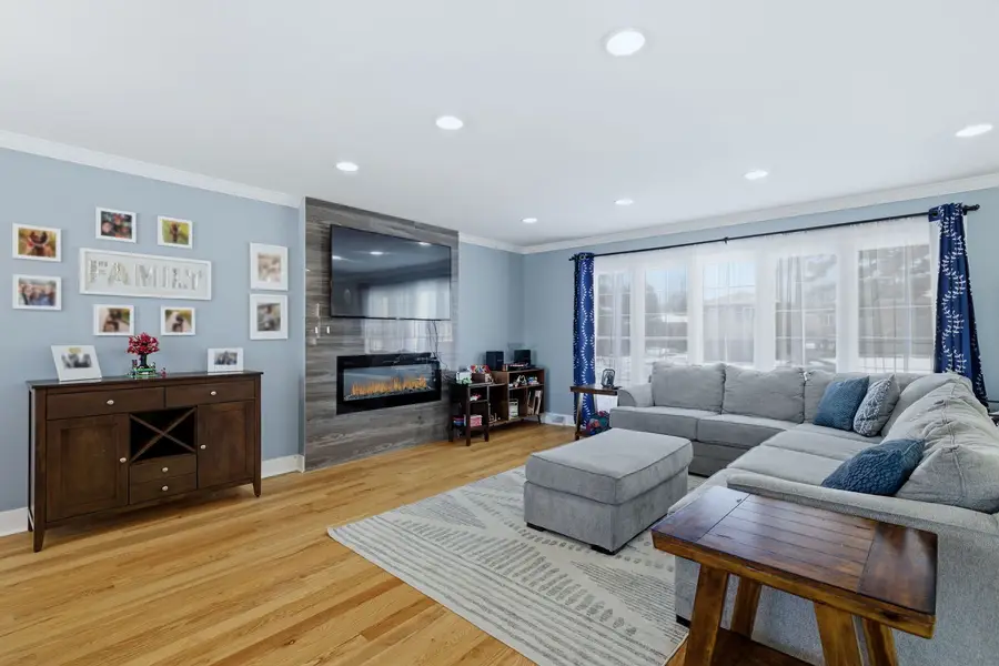 15113 Willow Lane, Oak Forest, IL 60452 - Image #3