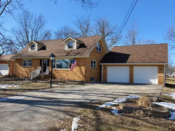 210 S East Street, Moweaqua, IL 62550