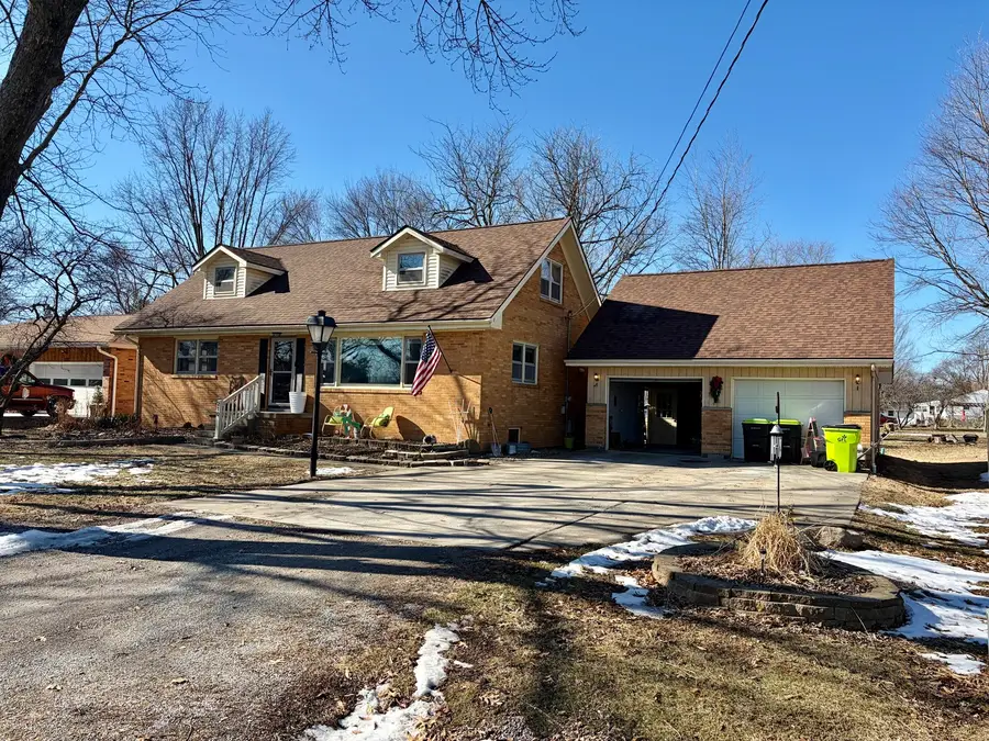 210 S East Street, Moweaqua, IL 62550 - #3