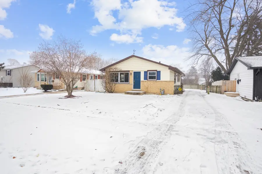 219 N Ridgemoor Avenue, Mundelein, IL 60060 - #3