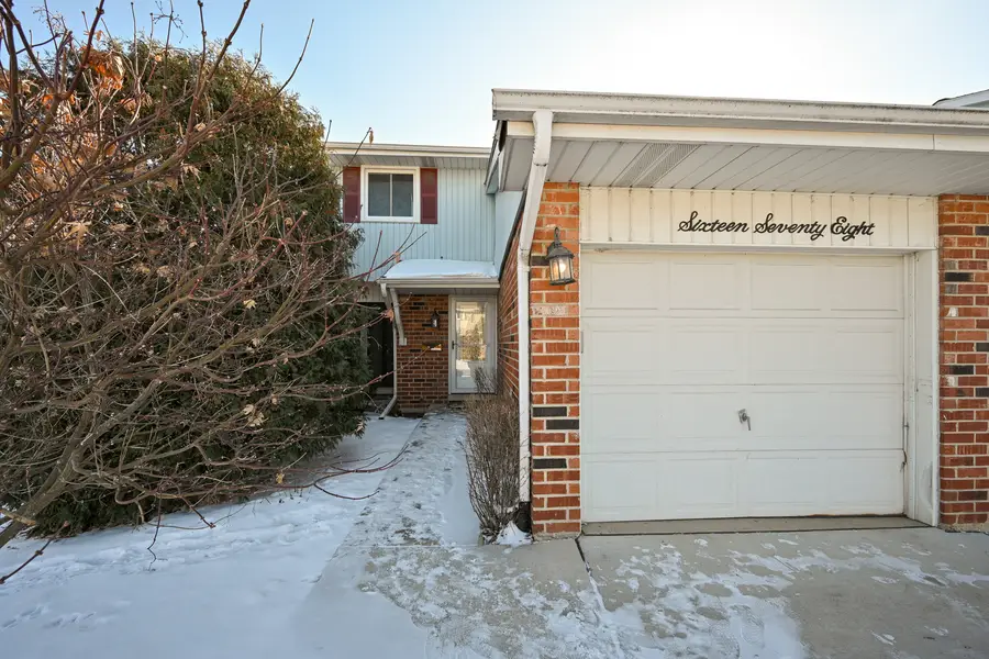 1678 Groton Court #1678, Wheaton, IL 60189 - Image #2