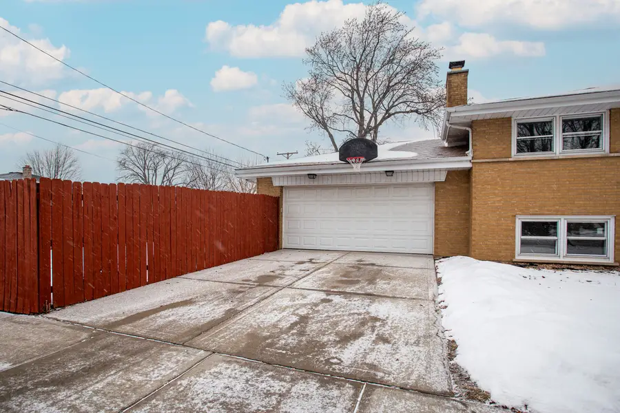 9558 S Sacramento Avenue, Evergreen Park, IL 60805 - Image #3