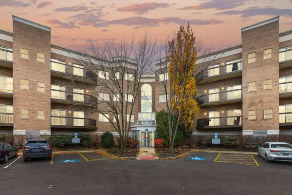 140 Manchester Drive #408, Buffalo Grove, IL 60089