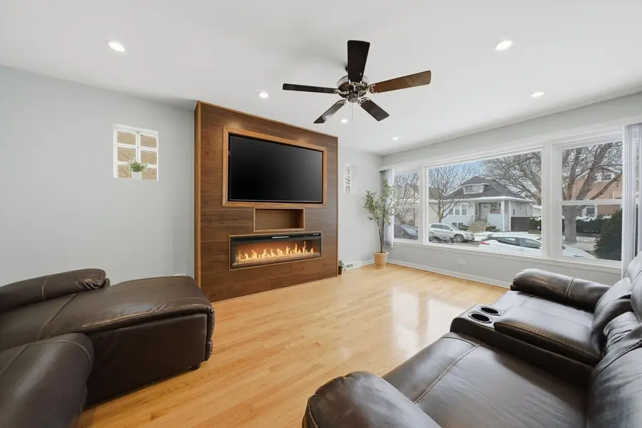 3351 N Nagle Avenue, Chicago, IL 60634 - Image #2