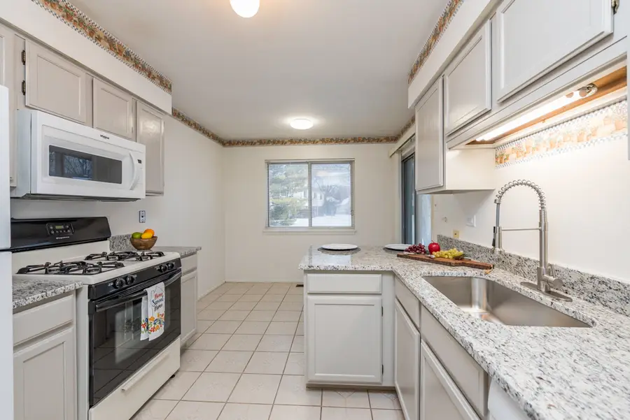 1367 Stratford Drive #1D, Gurnee, IL 60031 - Image #3