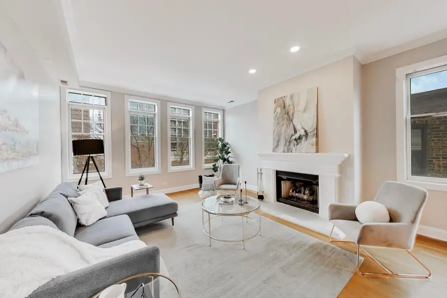 827 W Bradley Place #3E, Chicago, IL 60613 - #2