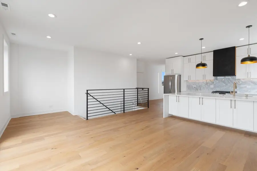 6414 N Francisco Avenue #201, Chicago, IL 60645 - Image #2