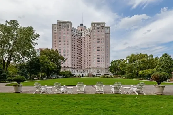 Address Withheld By Seller, Chicago, IL 60640