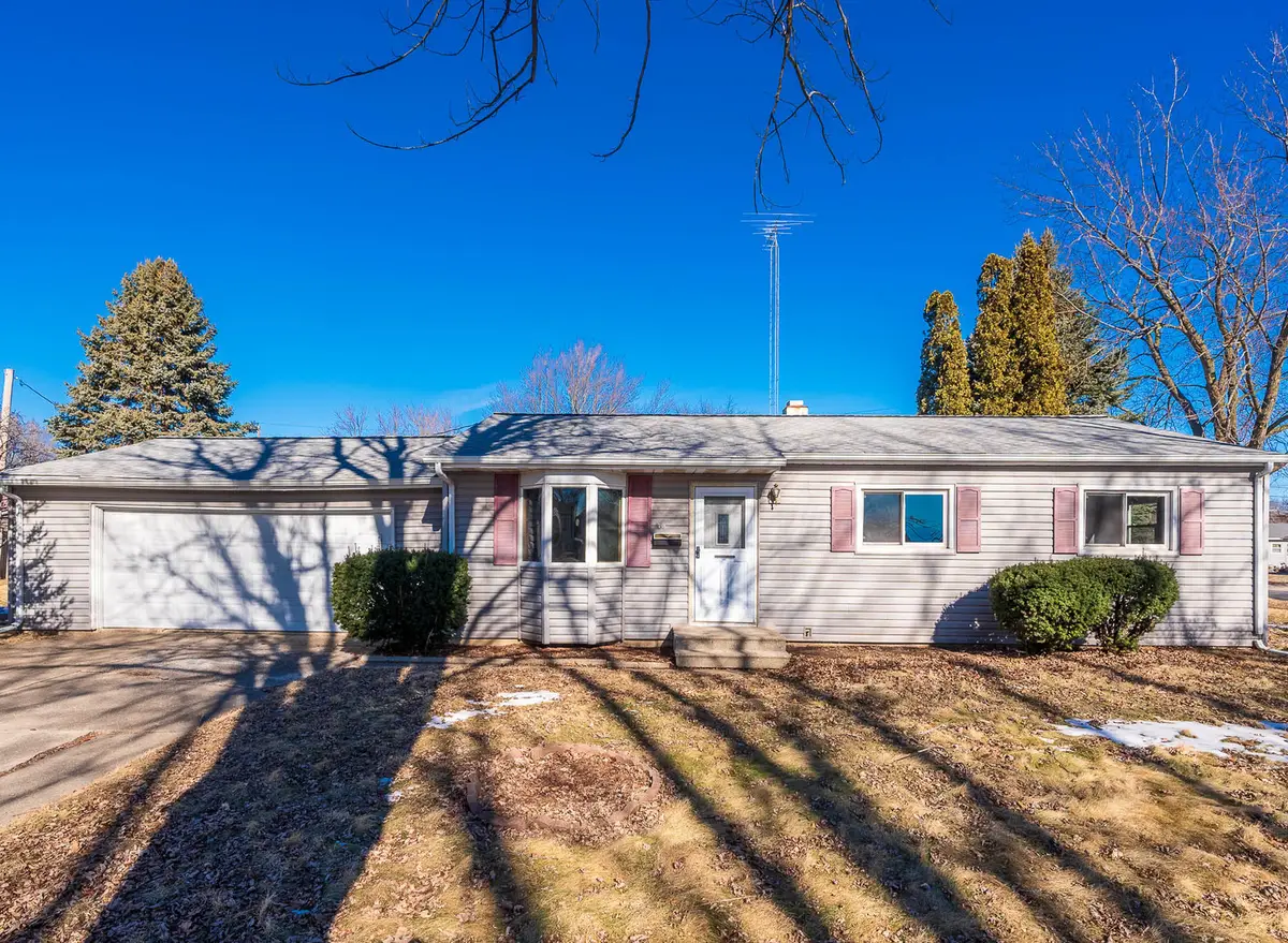 901 Garfield Drive, Rochelle, IL 61068 - #1