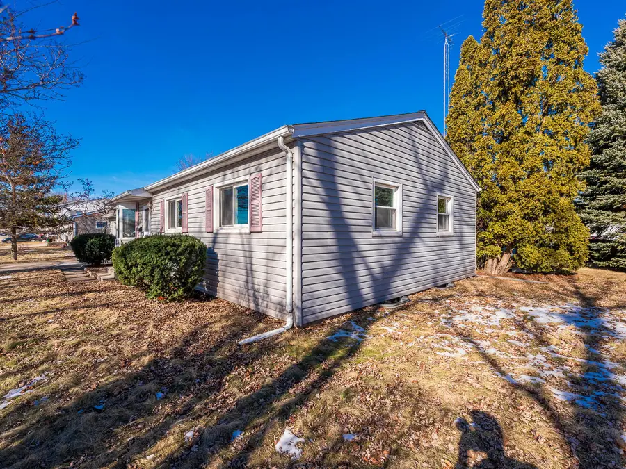 901 Garfield Drive, Rochelle, IL 61068 - #2