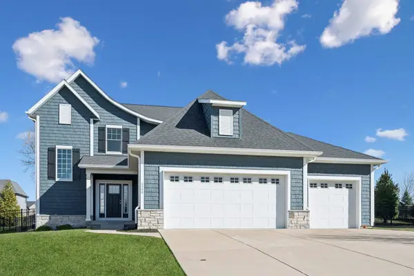 6900 Grover Station, Bettendorf, IA 52722