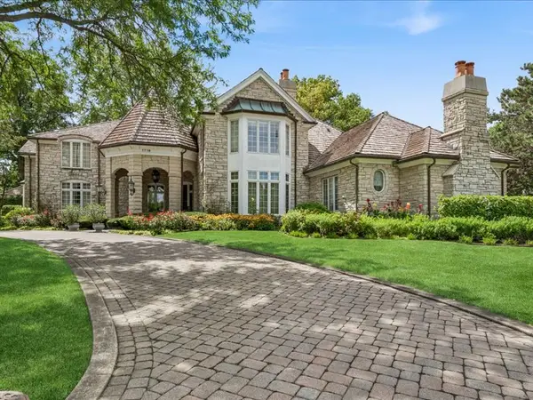 1719 Midwest Club Parkway, Oak Brook, IL 60523